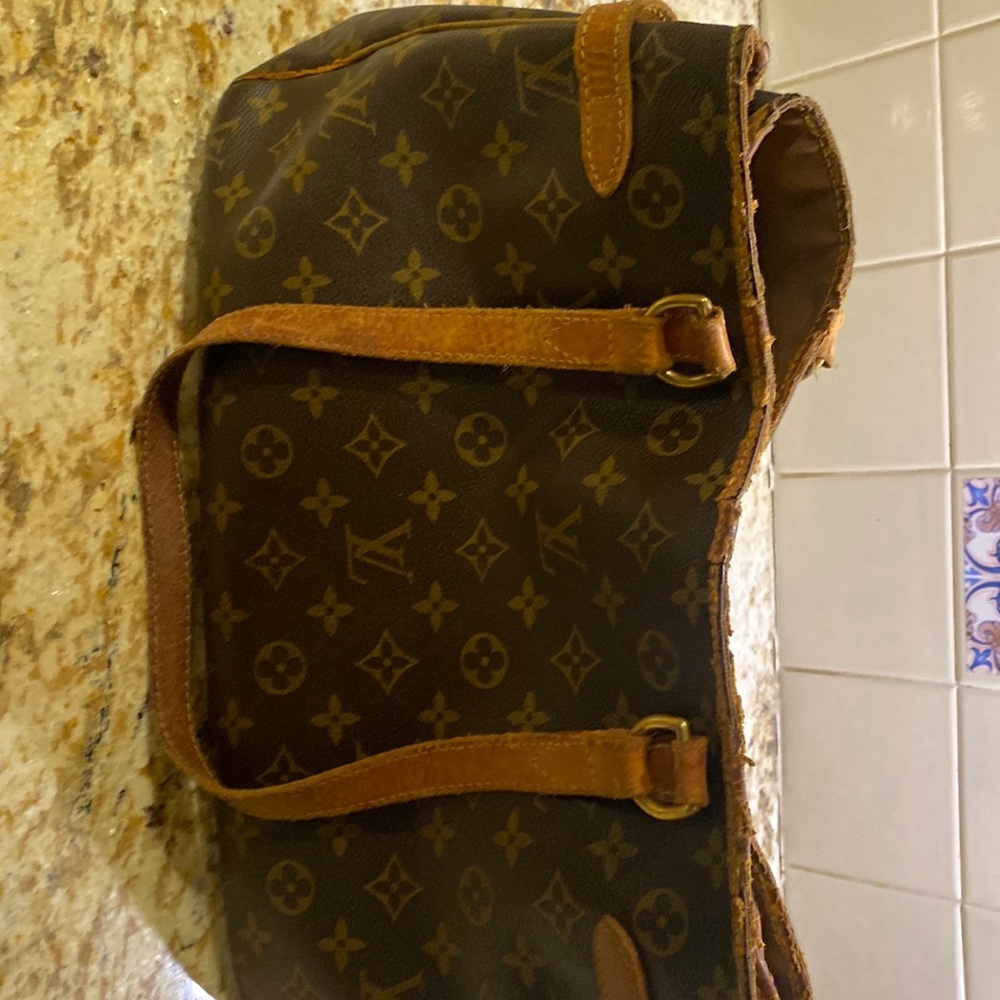 Extra Loved Authentic Louis Vuitton Batignolles H… - image 2